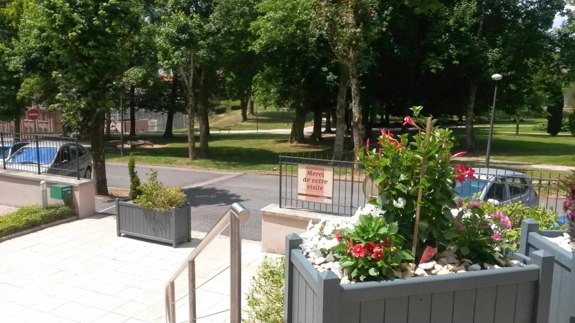 Hotel Cerise - Les Sources Luxeuil-Les-Bains Bagian luar foto